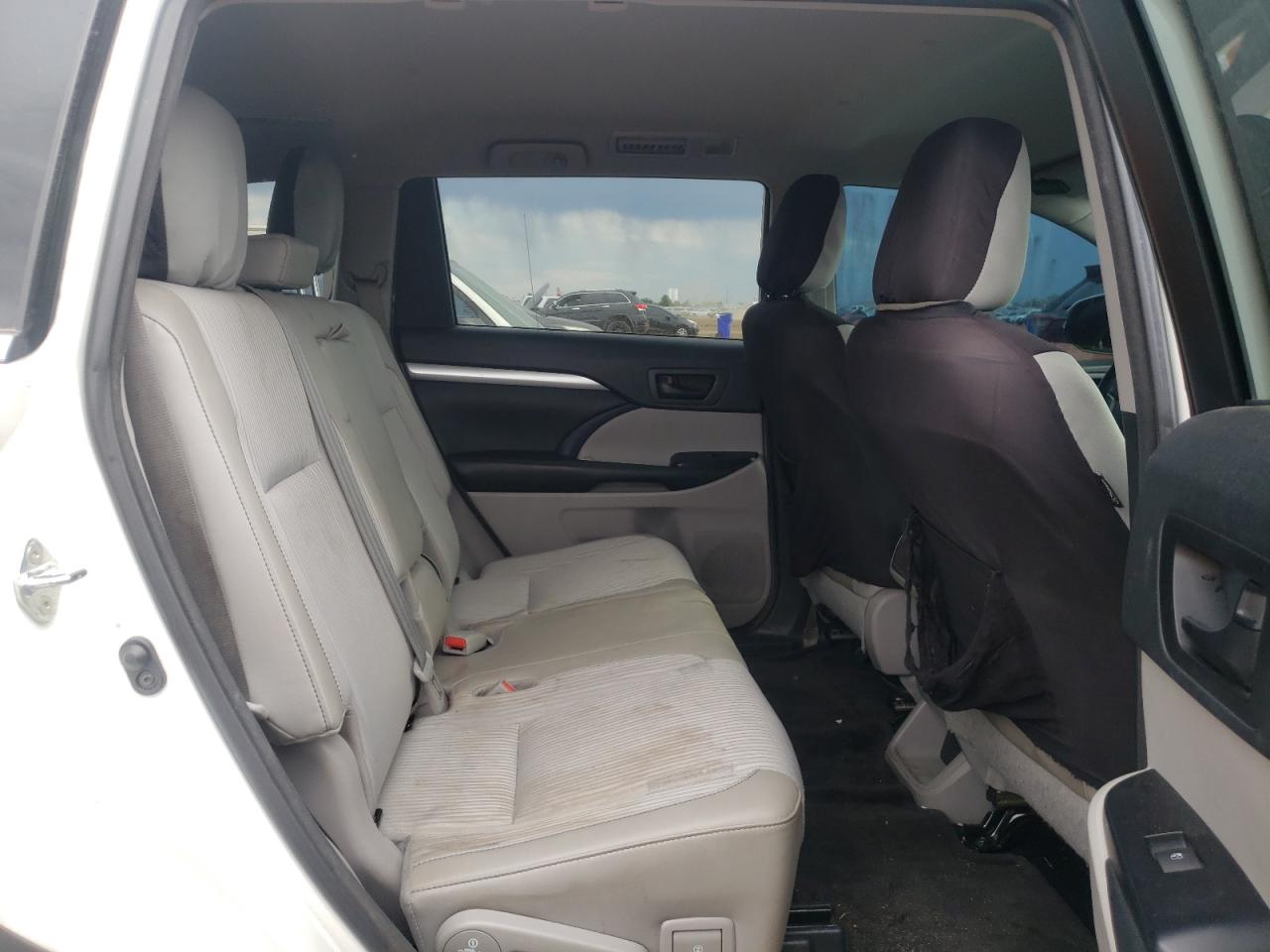 5TDBZRFH7JS853140 2018 Toyota Highlander Le