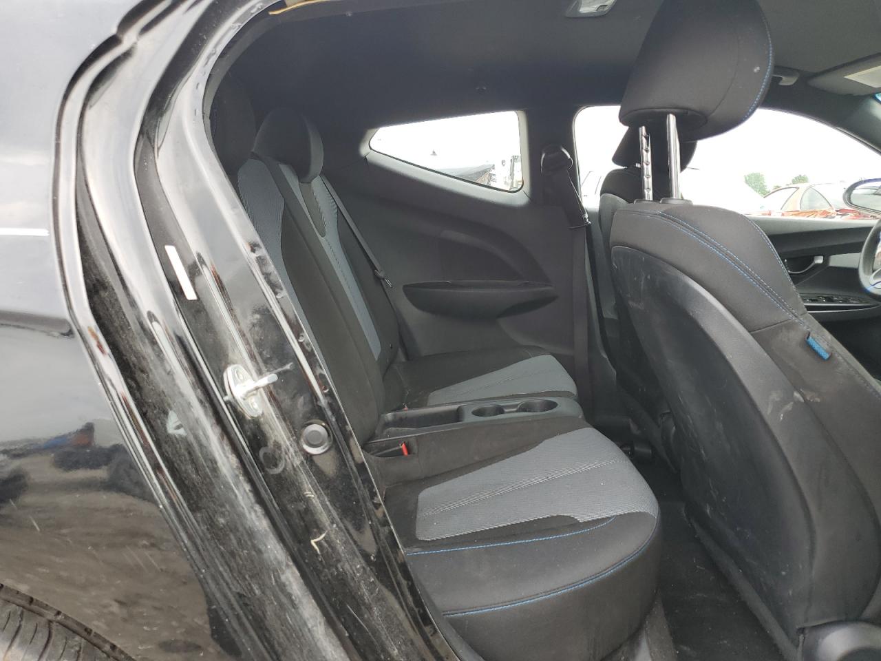 KMHTG6AF2KU013063 2019 Hyundai Veloster Base