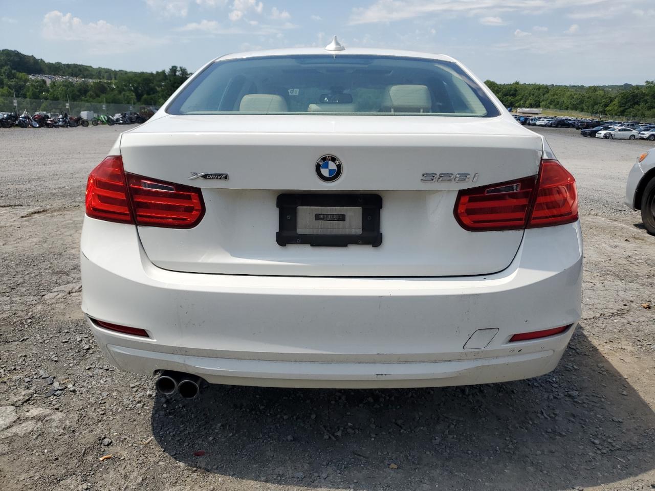 2014 BMW 328 Xi Sulev vin: WBA3B5C55EP542461