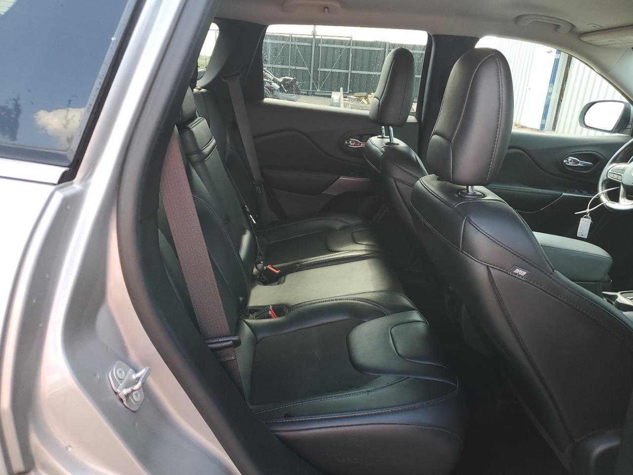 1C4PJMLB4KD211892 2019 Jeep Cherokee Latitude Plus