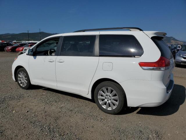 VIN 5TDJK3DC3ES093802 2014 Toyota Sienna, LE no.2