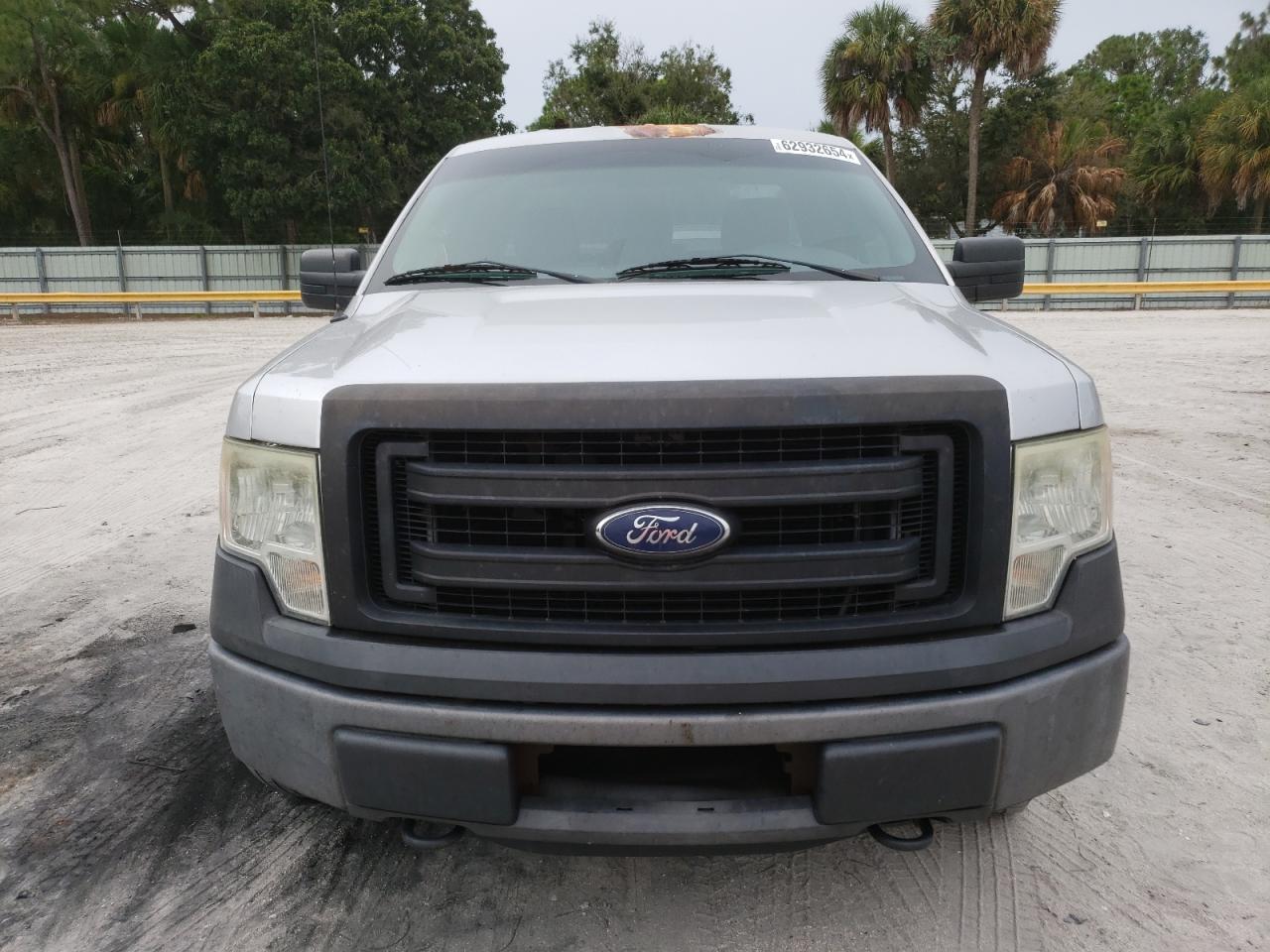 2014 Ford F150 vin: 1FTMF1EM2EKD57189