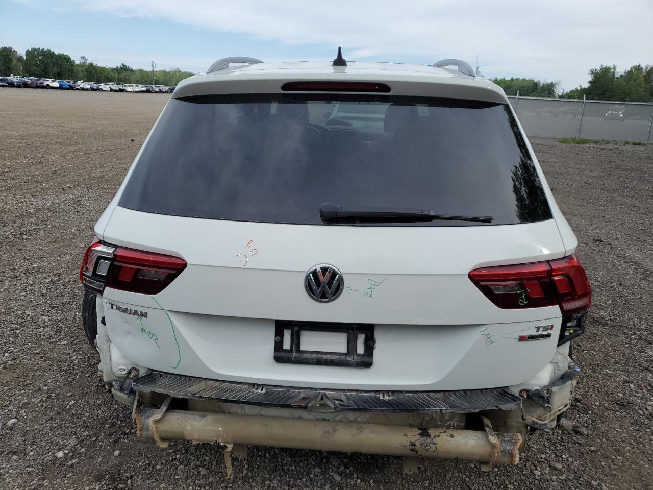 3VV2B7AX4JM066879 2018 Volkswagen Tiguan Se