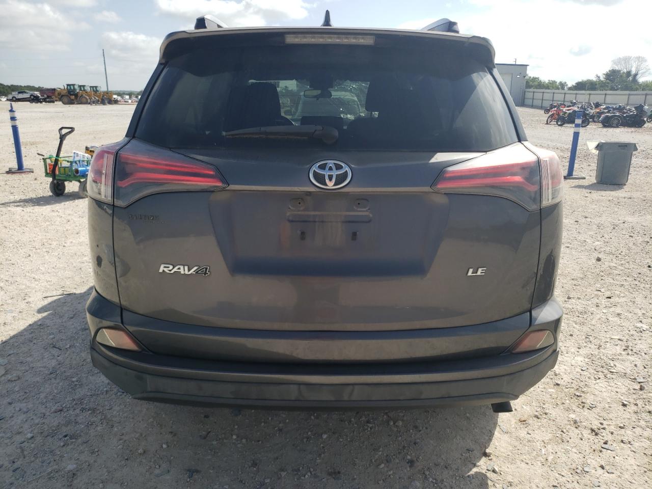 JTMZFREVXHJ128847 2017 Toyota Rav4 Le