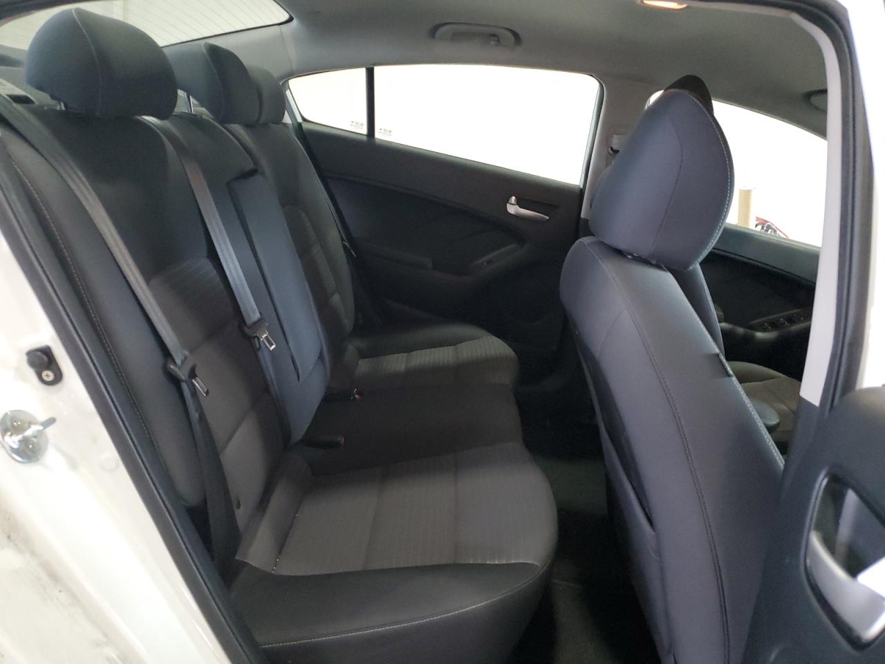 3KPFL4A72JE169904 2018 Kia Forte Lx