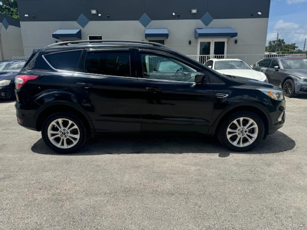 2017 Ford Escape Se vin: 1FMCU9GD7HUD01945