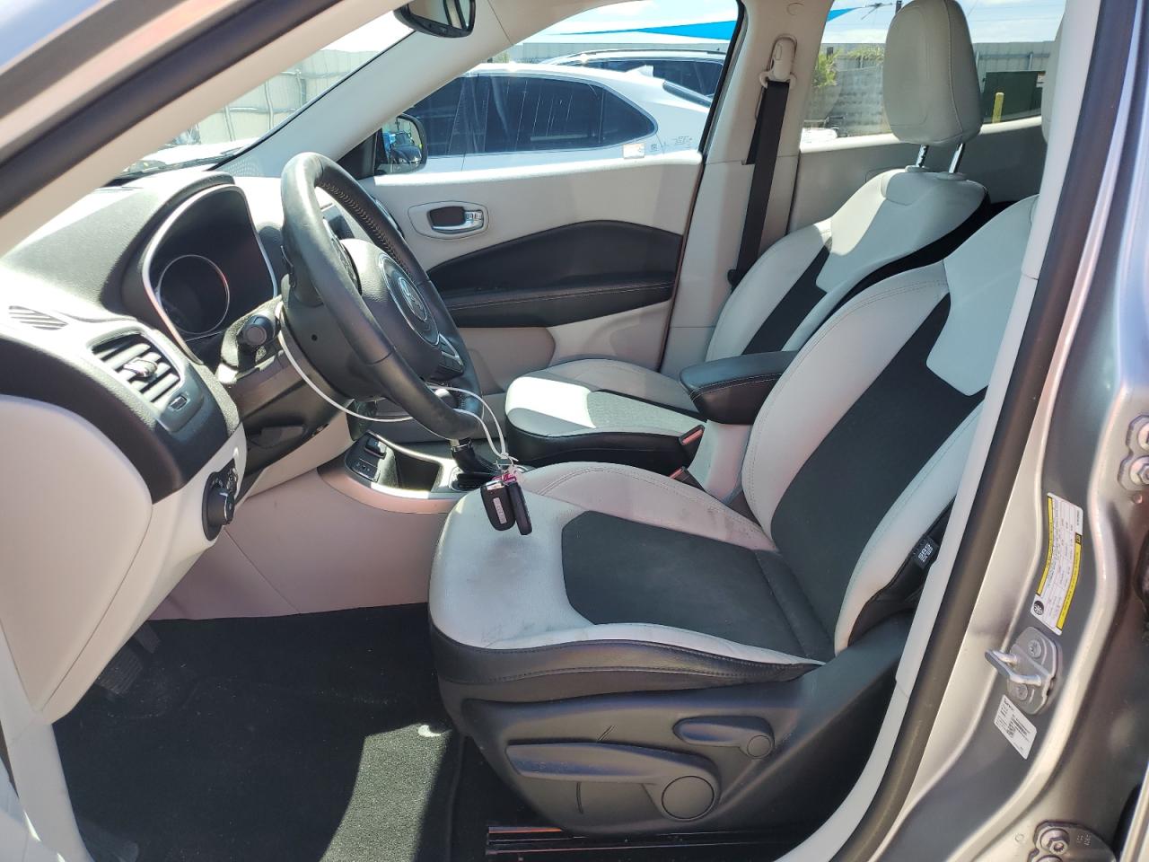 3C4NJCBB4KT658882 2019 Jeep Compass Latitude