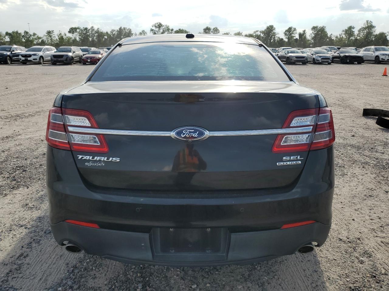 Lot #2770923415 2015 FORD TAURUS SEL