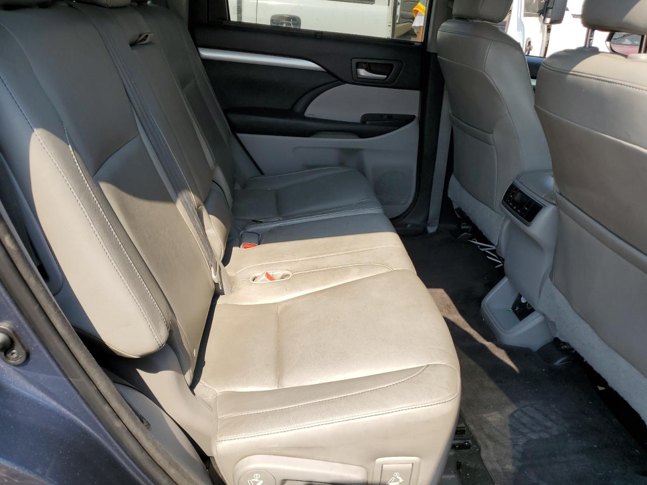 5TDKKRFH4FS051690 2015 Toyota Highlander Xle