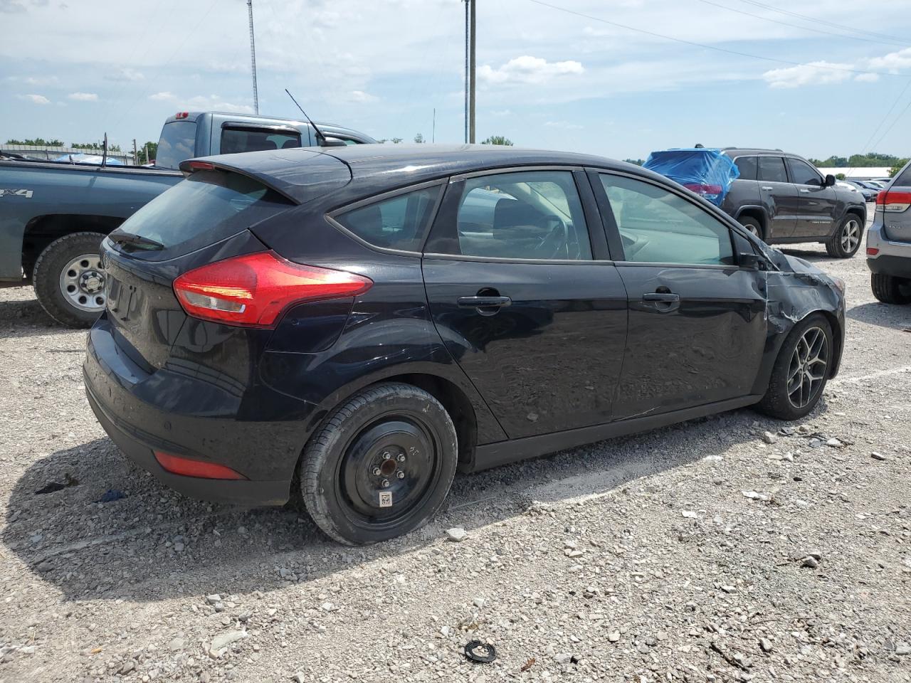 1FADP3M22HL332127 2017 Ford Focus Sel