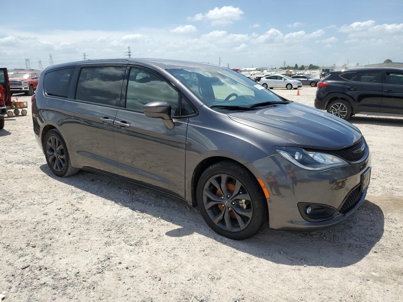 2019 Chrysler Pacifica Touring Plus vin: 2C4RC1FG6KR655684