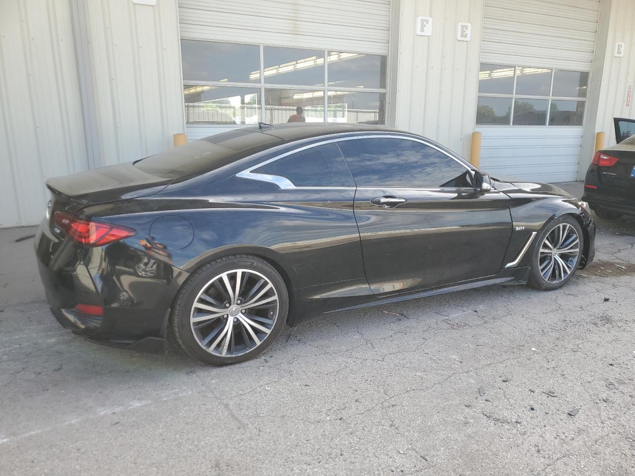 JN1EV7EL2JM391815 2018 Infiniti Q60 Luxe 300