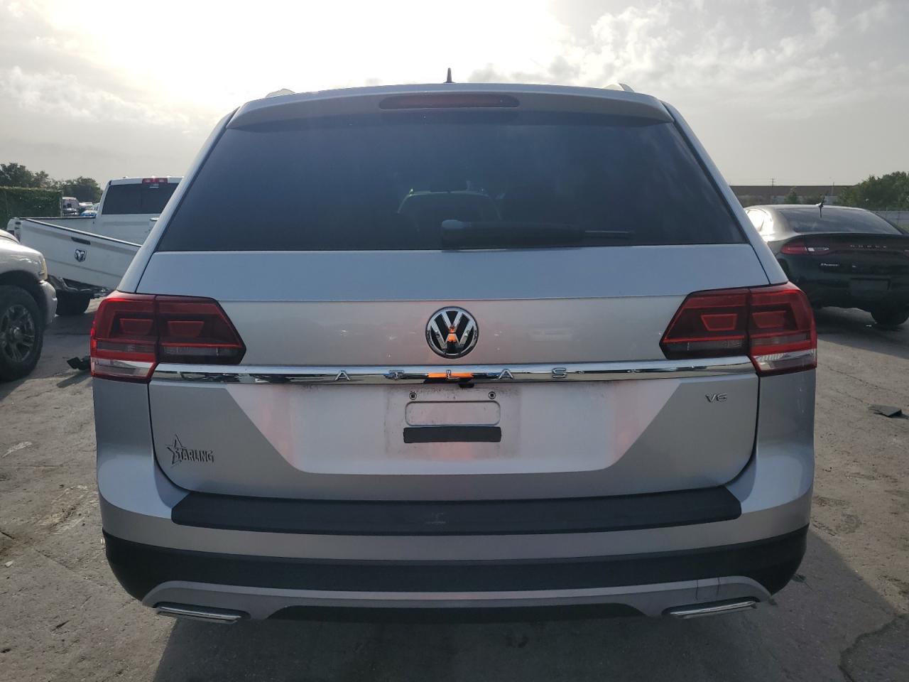1V2AR2CA8JC524716 2018 Volkswagen Atlas S