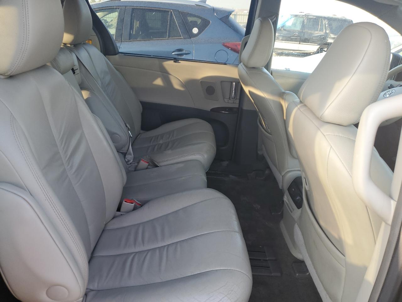 5TDYK3DC9BS157531 2011 Toyota Sienna Xle