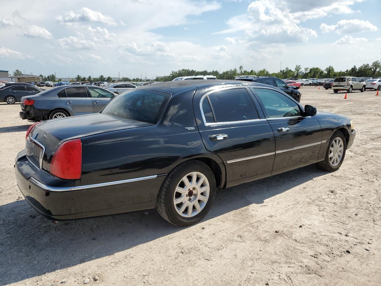 2lnbl8cvxbx764508 2LNBL8CVXBX764508 2011 Lincoln Town Car Signature Limited