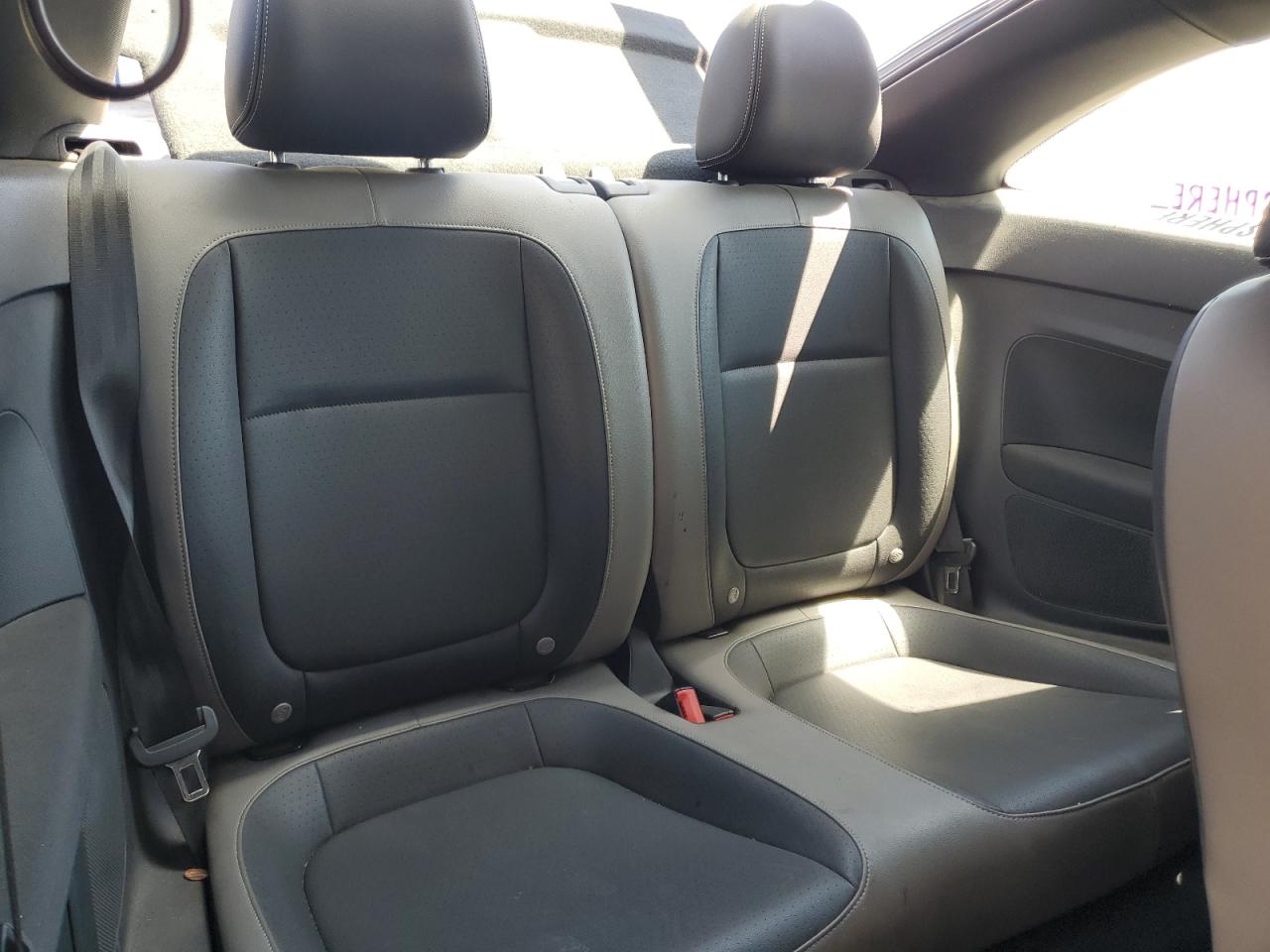 3VWF17AT0FM647929 2015 Volkswagen Beetle 1.8T