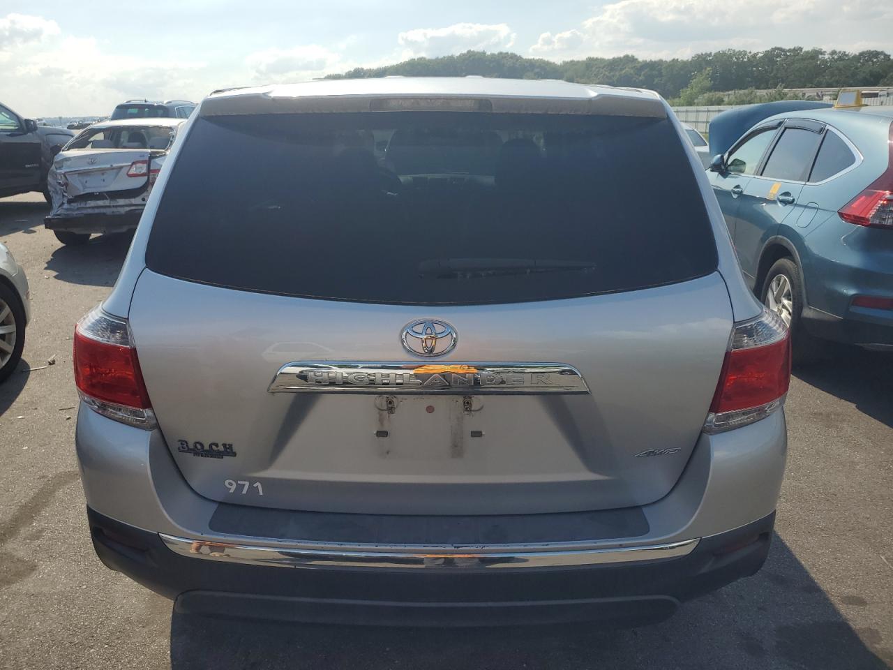 2013 Toyota Highlander Base vin: 5TDBK3EHXDS275574