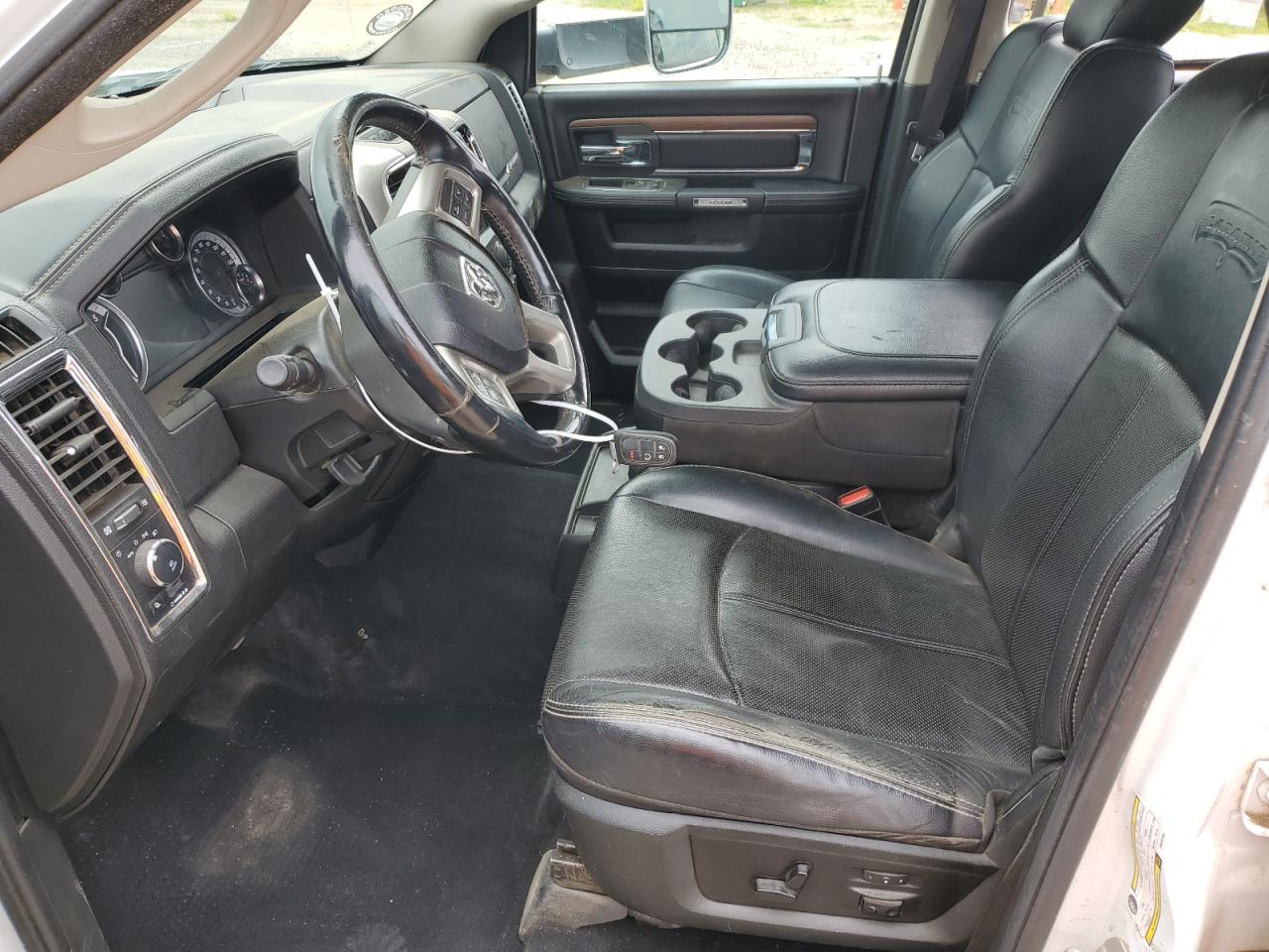 3C63RRJL2JG423182 2018 Ram 3500 Laramie