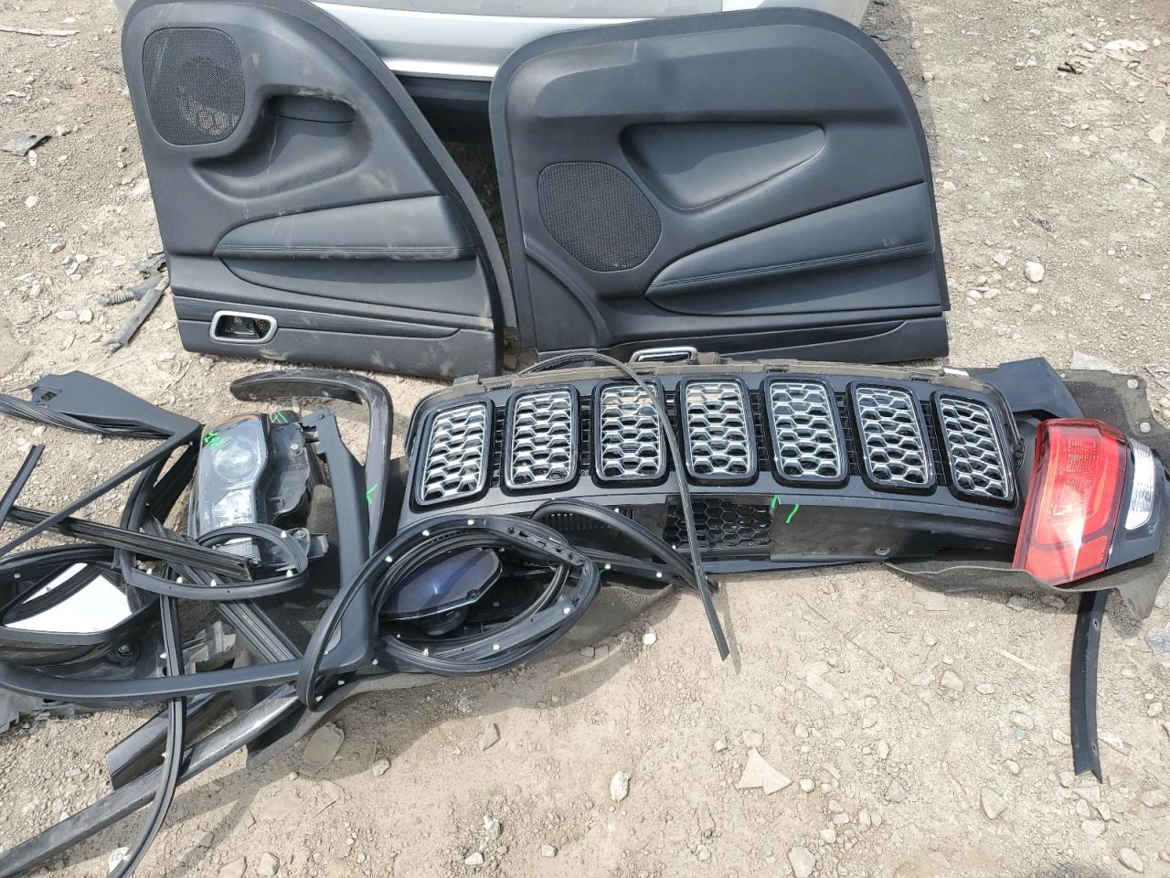 1C4RJFAG5MC516264 2021 Jeep Grand Cherokee Laredo