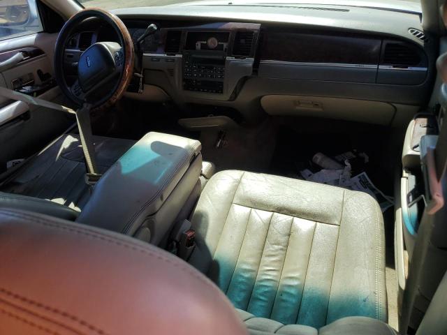 2003 Lincoln Town Car Executive VIN: 1LNHM81W03Y658217 Lot: 62228484