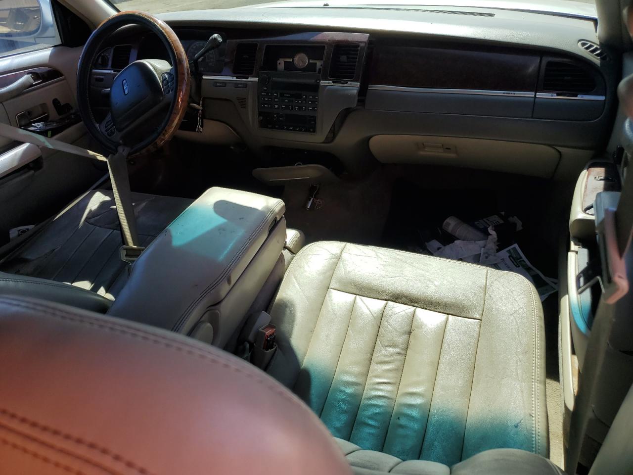 1LNHM81W03Y658217 2003 Lincoln Town Car Executive