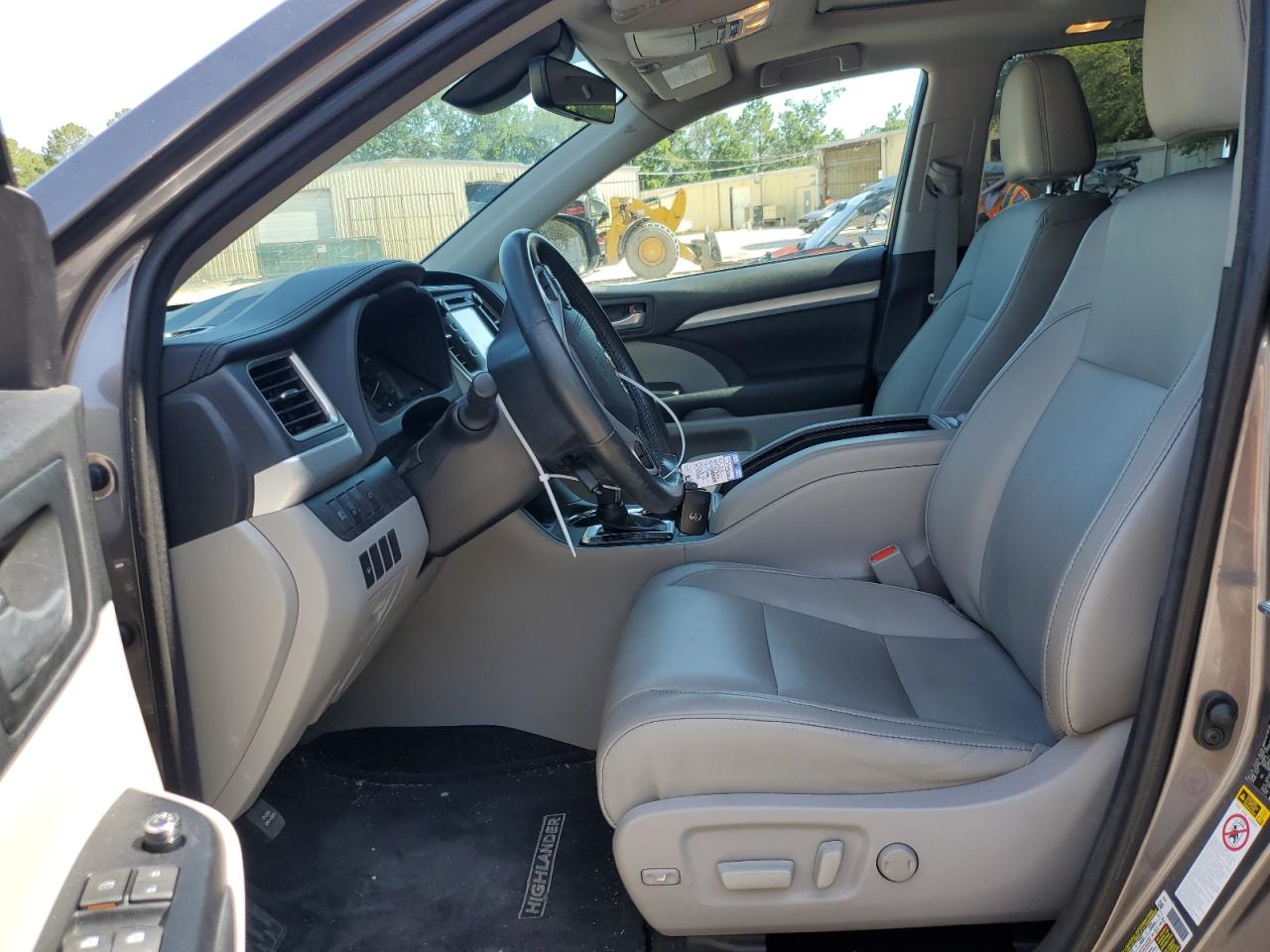 5TDKZRFH1HS225746 2017 Toyota Highlander Se