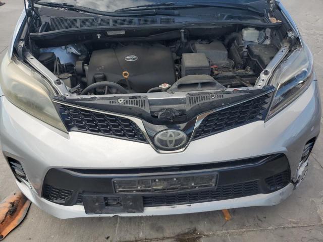 2018 TOYOTA SIENNA SE 5TDXZ3DC8JS943228