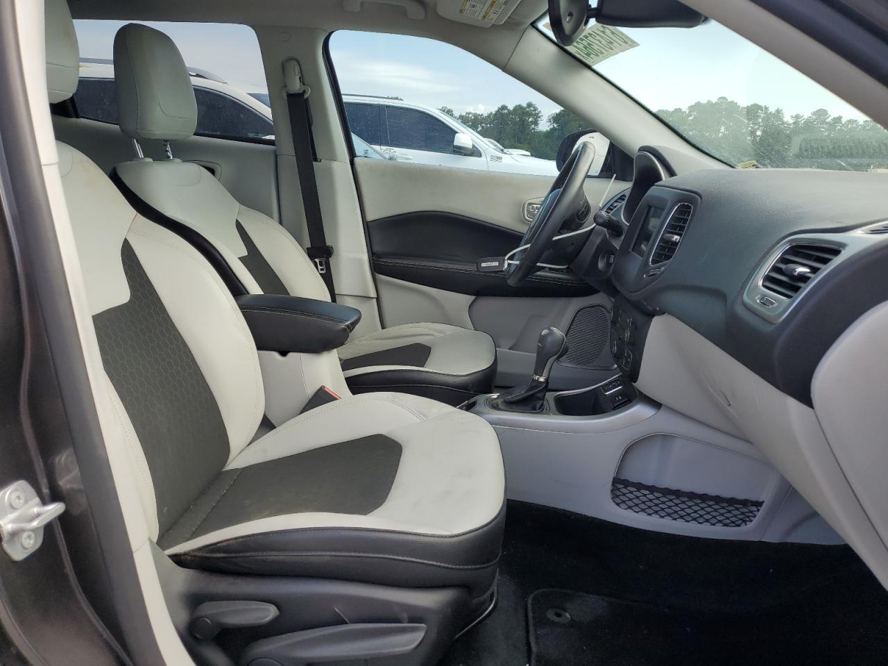 3C4NJCBB5JT165582 2018 Jeep Compass Latitude