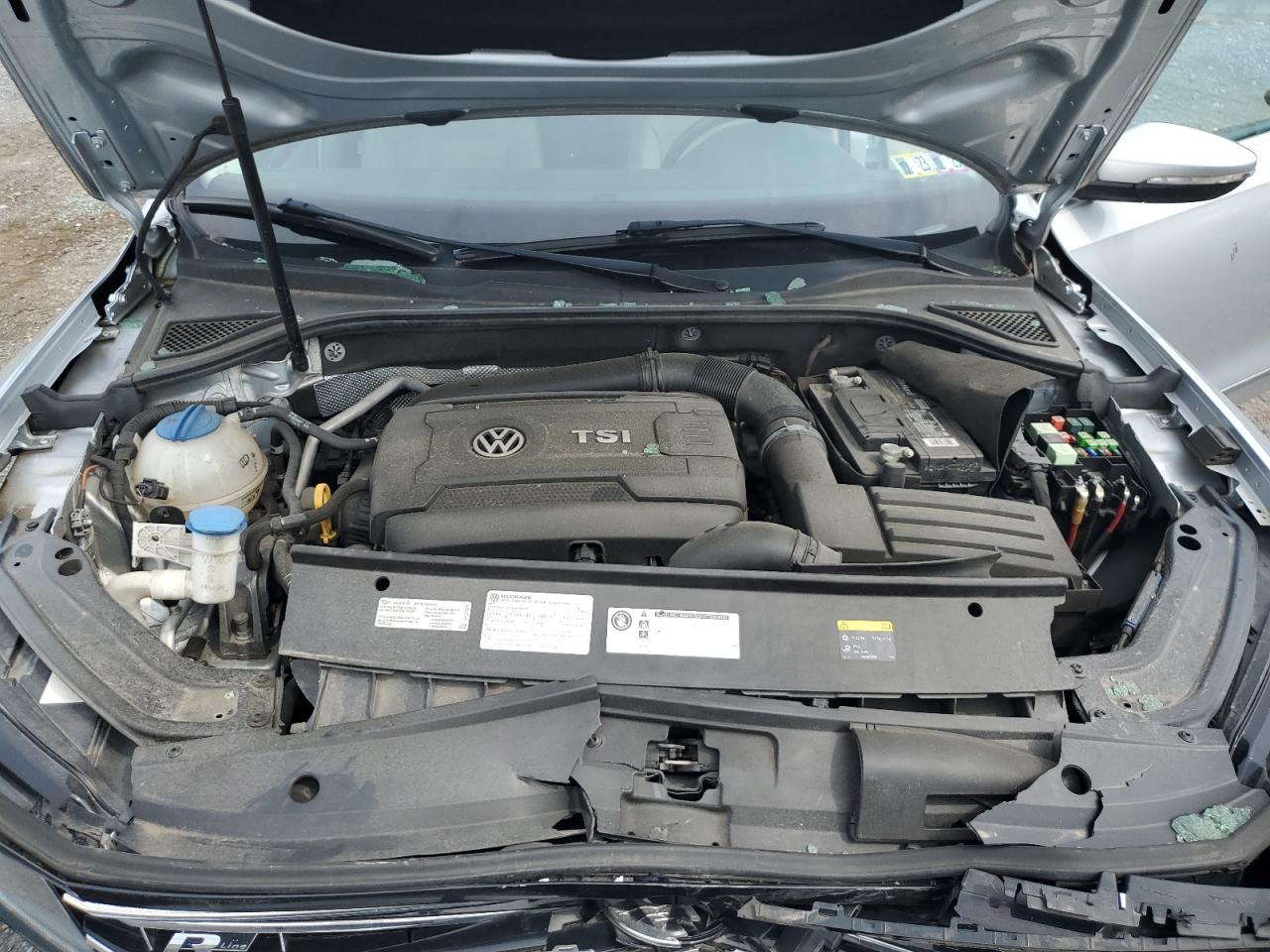 1VWDT7A32HC044261 2017 Volkswagen Passat R-Line