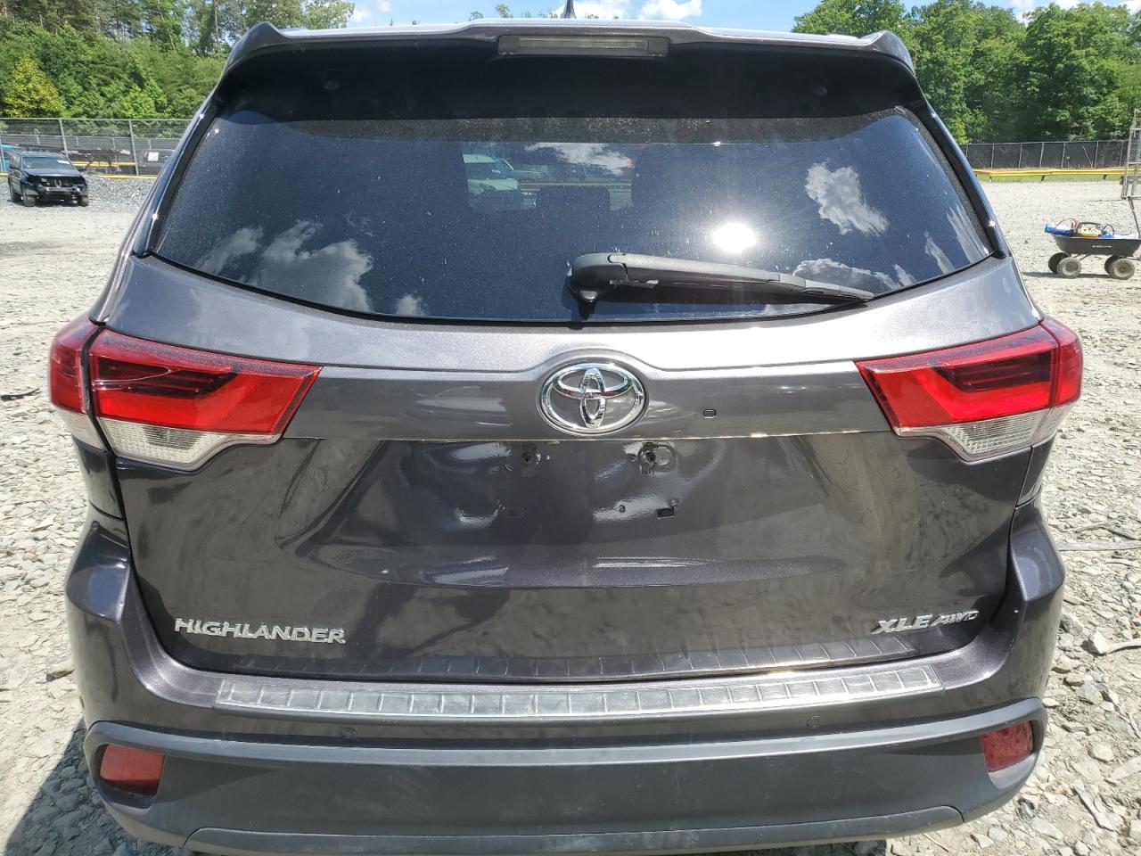 2018 Toyota Highlander Se vin: 5TDJZRFH5JS557965