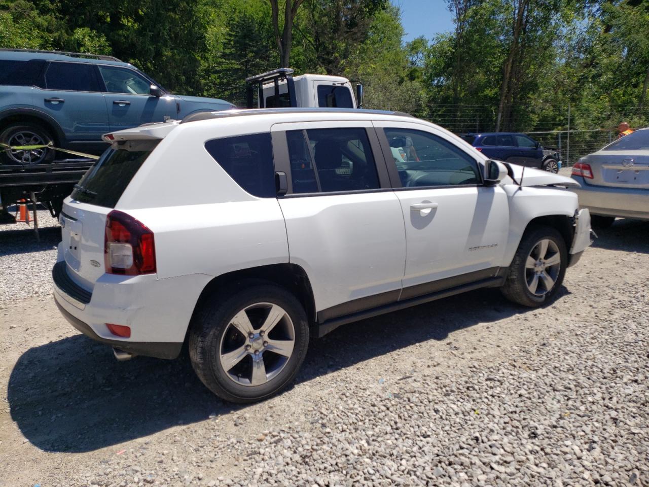 2016 Jeep Compass Latitude vin: 1C4NJDEB8GD795807