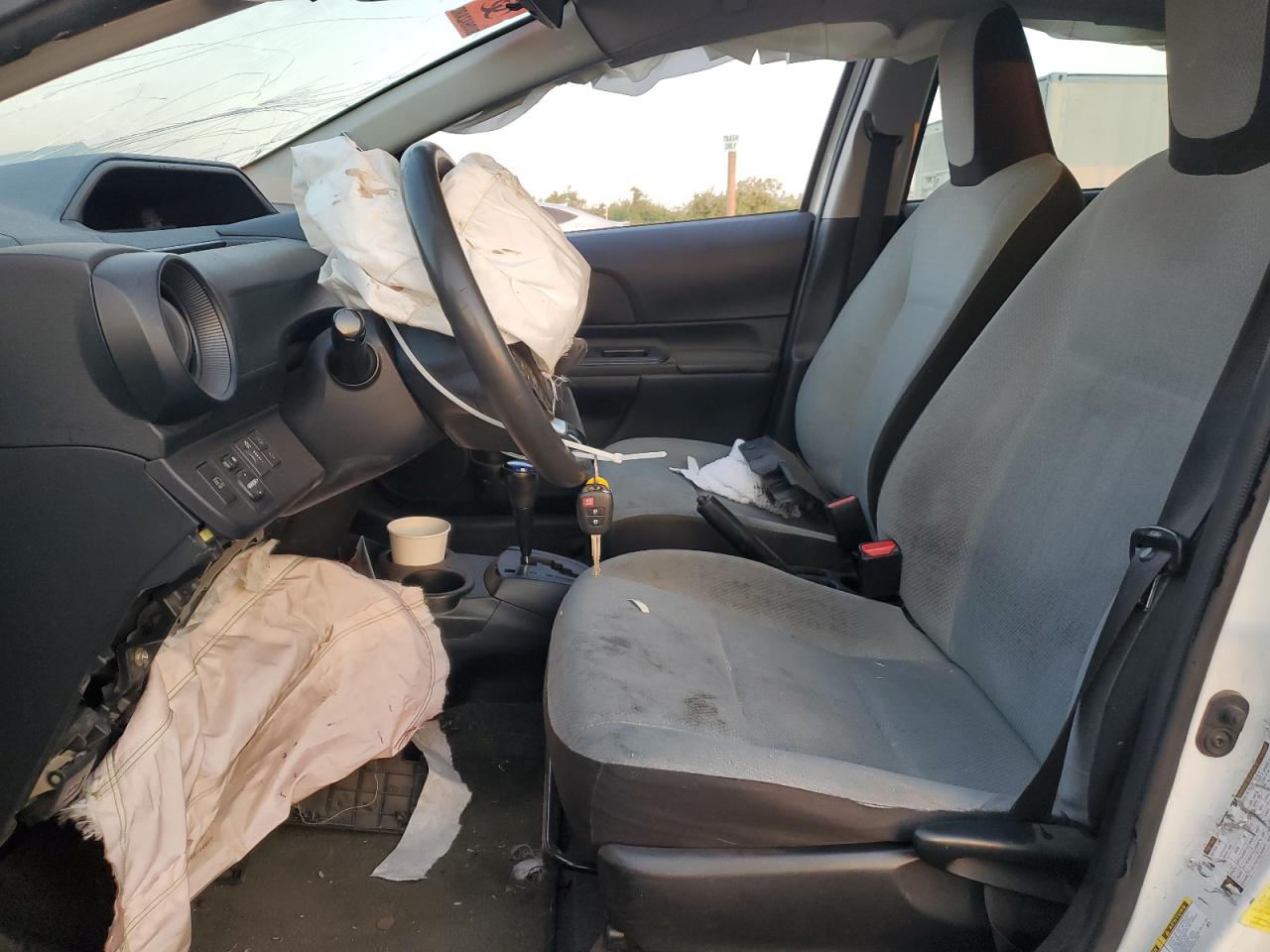 JTDKDTB32J1614274 2018 Toyota Prius C