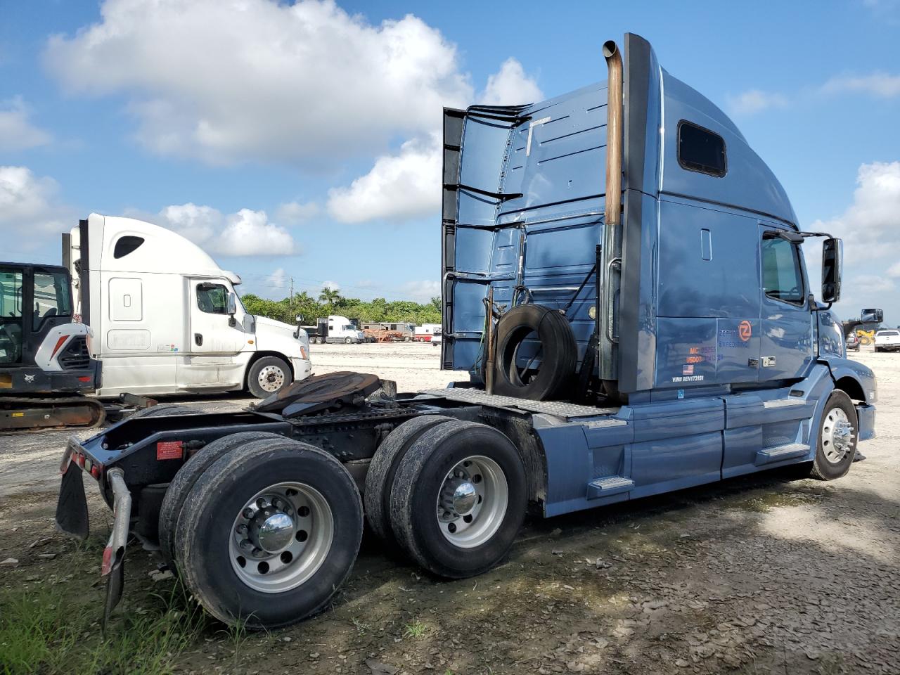 Lot #2678803580 2014 VOLVO VN VNL