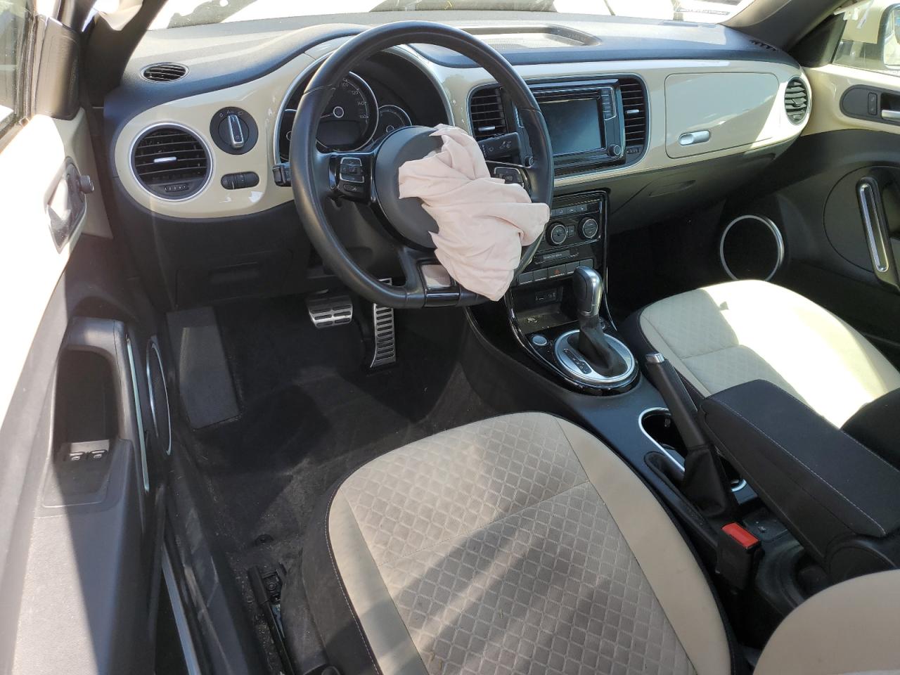 3VWFD7AT3KM705288 2019 Volkswagen Beetle S