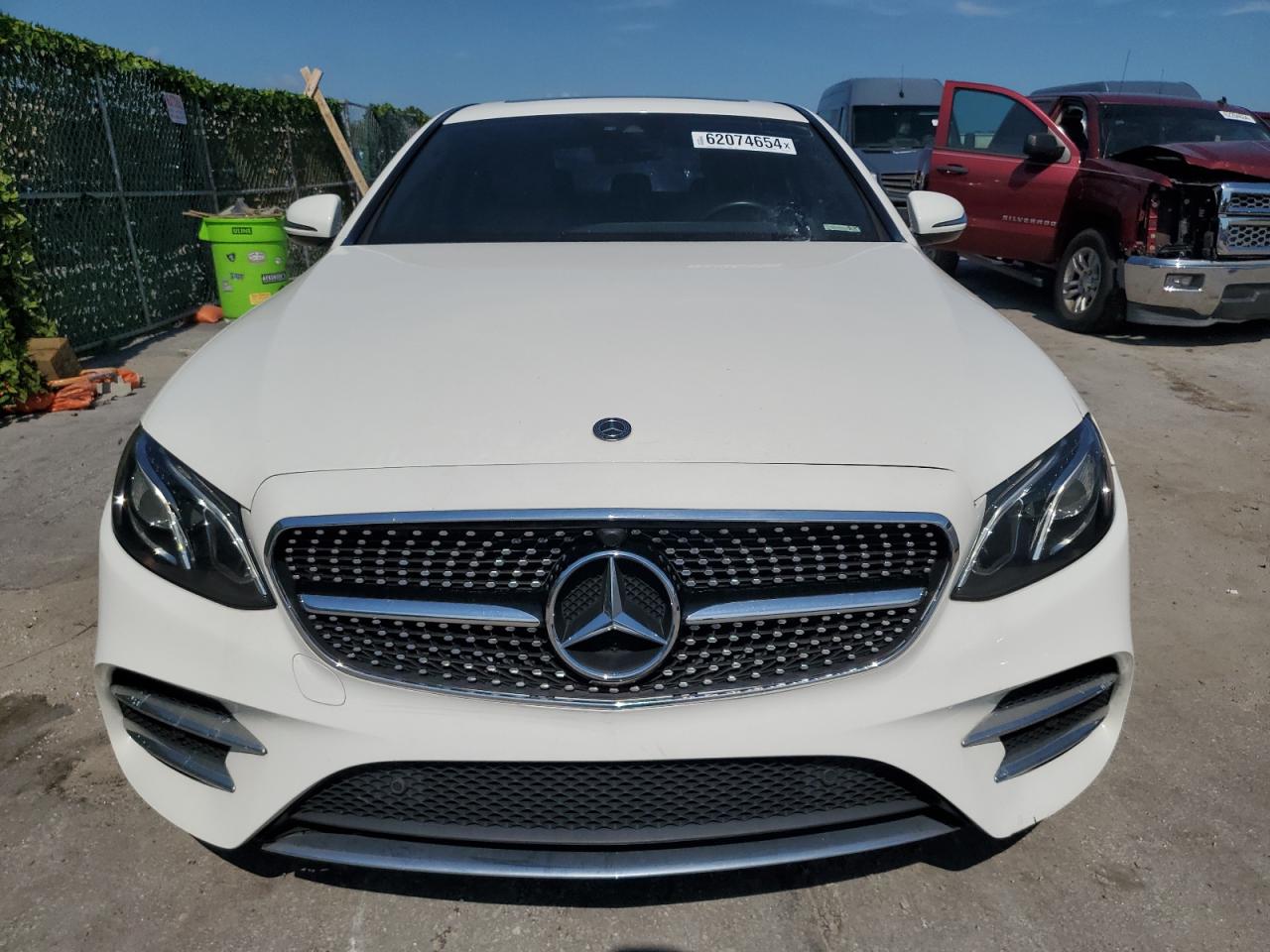 2018 Mercedes-Benz E 300 vin: WDDZF4JB7JA472579