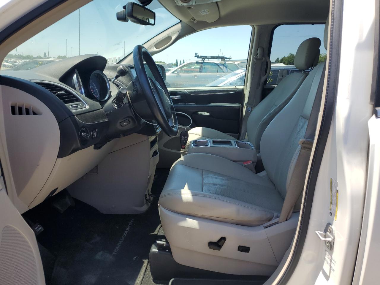 2C4RC1CGXDR646946 2013 Chrysler Town & Country Touring L