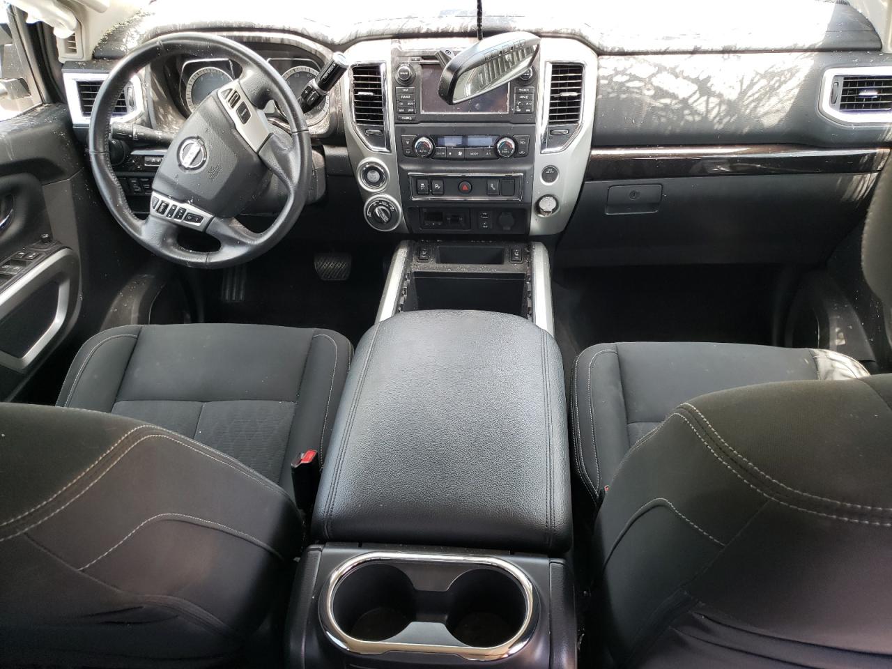 1N6AA1E52JN532184 2018 Nissan Titan Sv