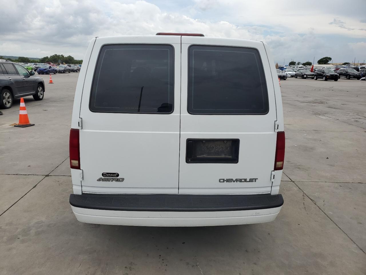 1GNDM19W9YB163692 2000 Chevrolet Astro