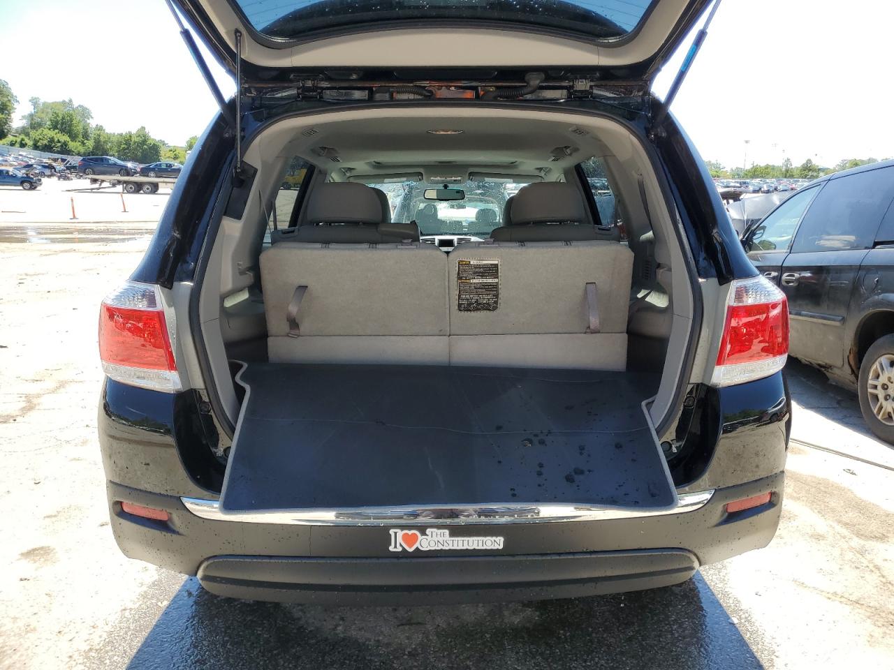 5TDBK3EH2CS131077 2012 Toyota Highlander Base