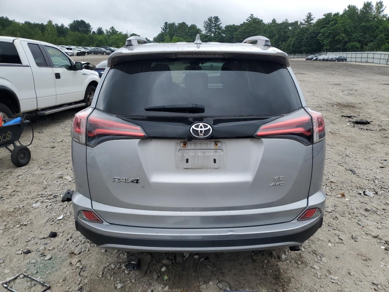 2T3JFREV9HW629906 2017 Toyota Rav4 Se
