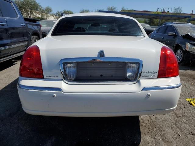 2004 Lincoln Town Car Executive VIN: 1LNHM81WX4Y677231 Lot: 61746874