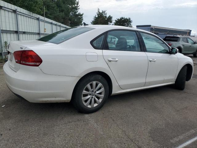 2015 VOLKSWAGEN PASSAT S - 1VWAT7A34FC020429