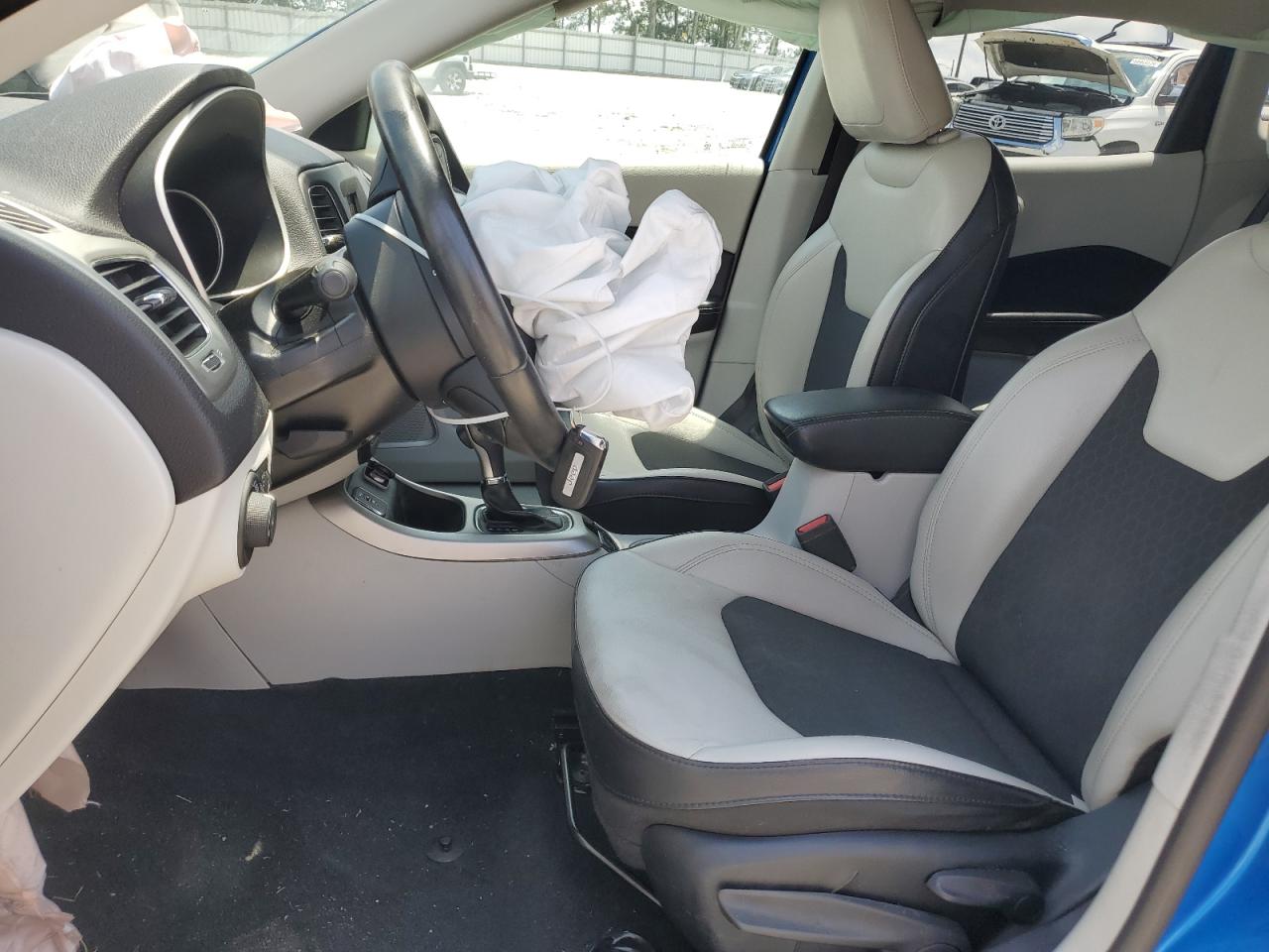 3C4NJCBB4KT730731 2019 Jeep Compass Latitude