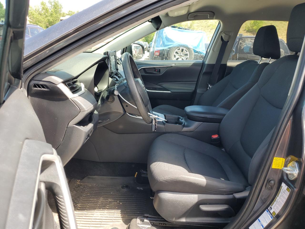 2T3F1RFVXLC106021 2020 Toyota Rav4 Le