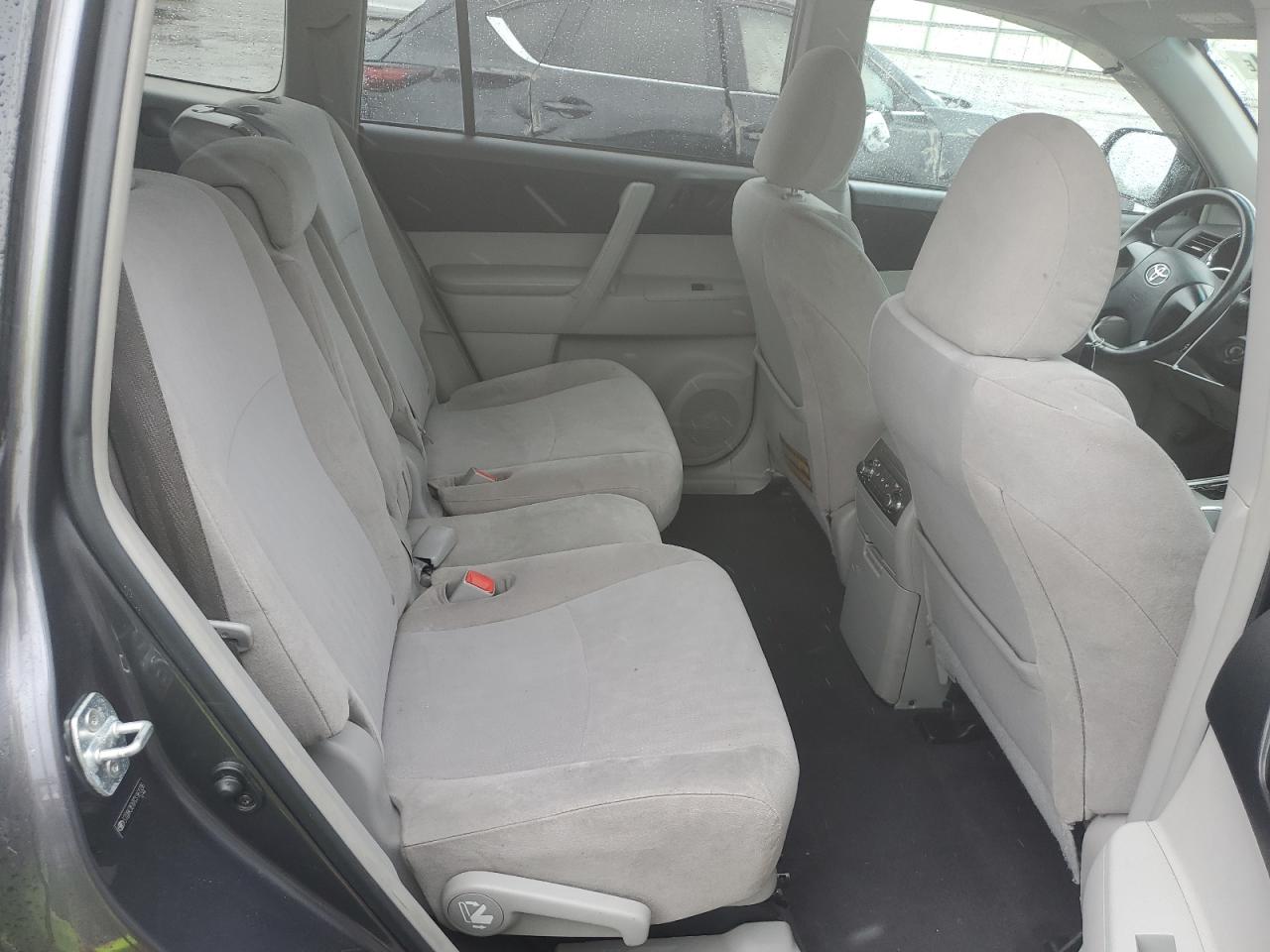 5TDBK3EH7CS161336 2012 Toyota Highlander Base