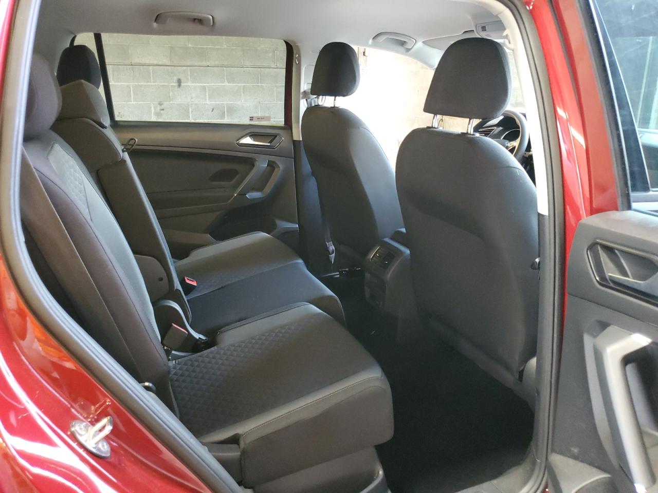 3VV0B7AX7JM091444 2018 Volkswagen Tiguan S