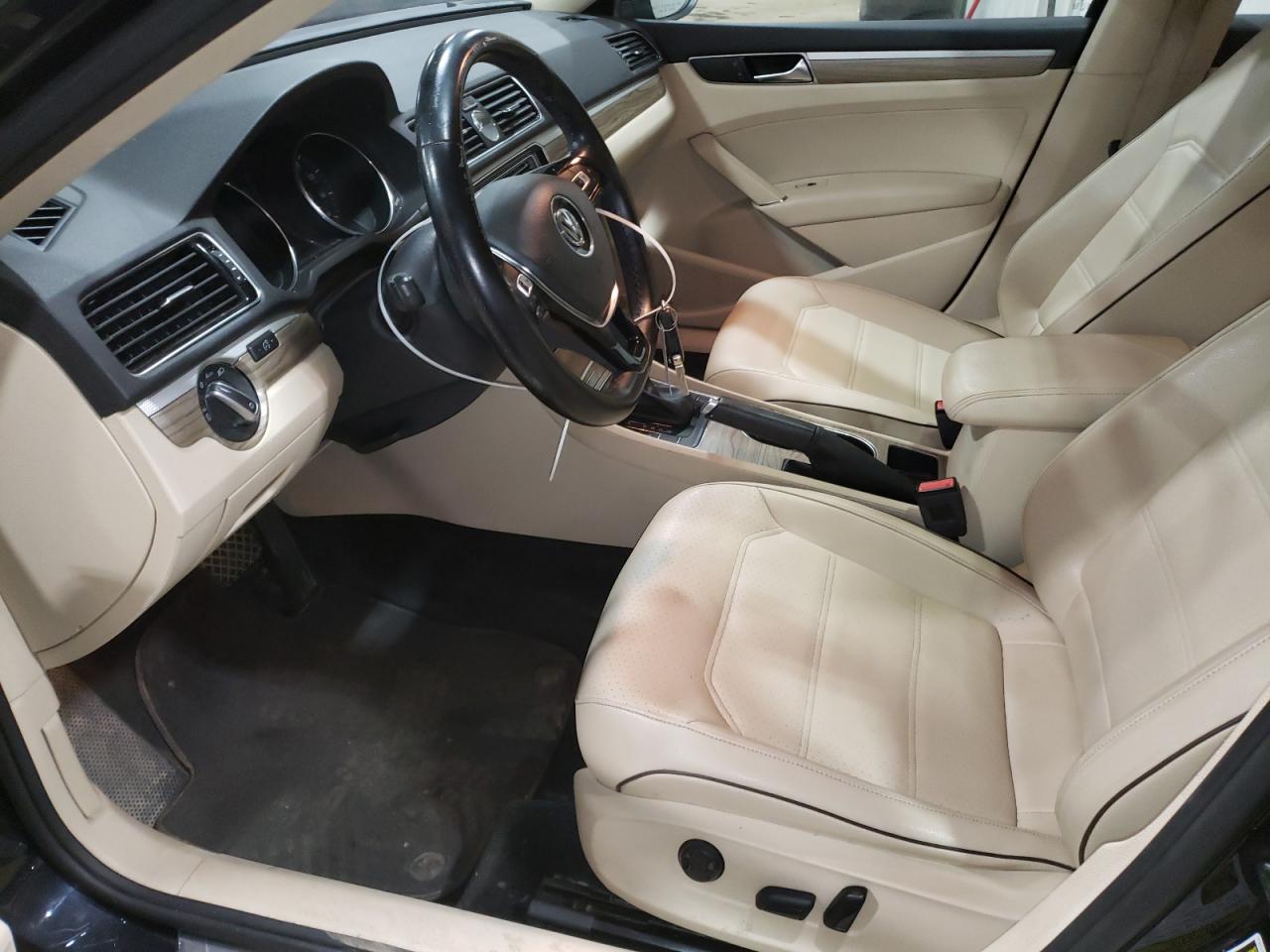 1VWGT7A38HC080792 2017 Volkswagen Passat Se
