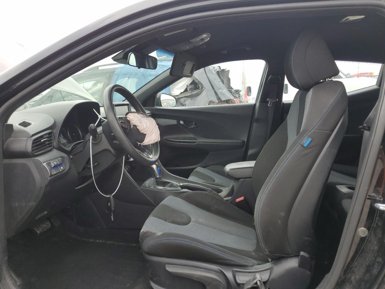 KMHTG6AF2KU013063 2019 Hyundai Veloster Base