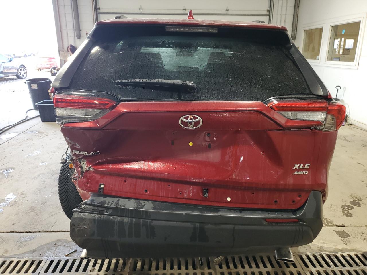 2T3P1RFV6MW185546 2021 Toyota Rav4 Xle