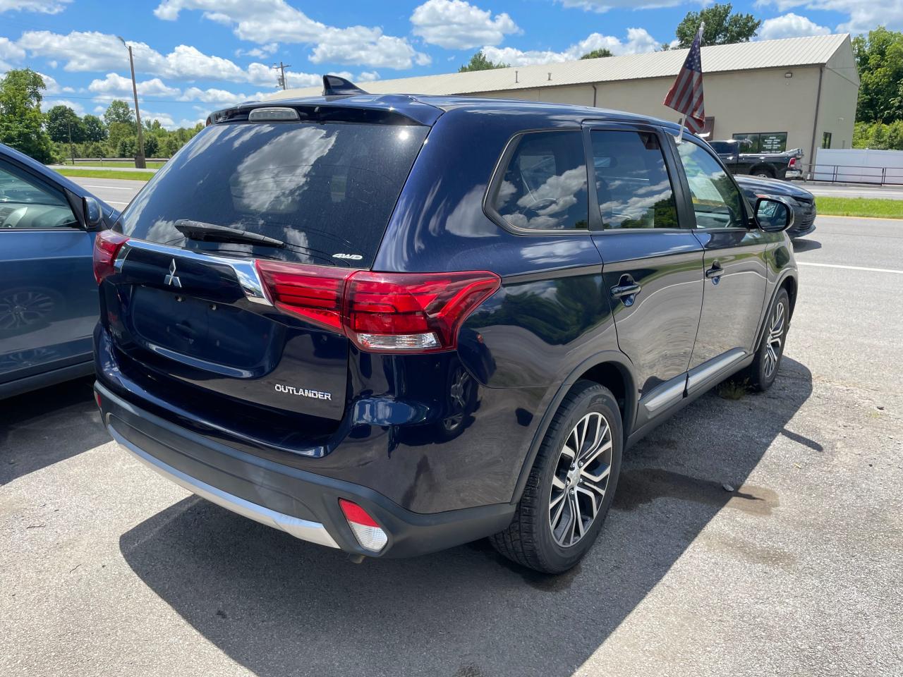 JA4AZ3A36JZ053815 2018 Mitsubishi Outlander Se